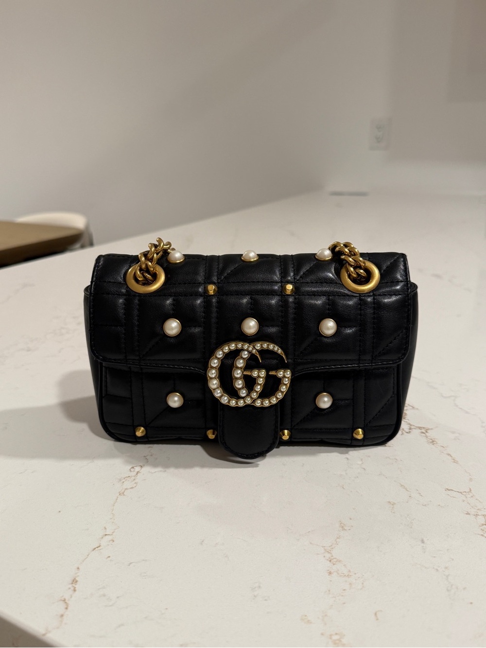 Gucci Black Quilted Shoulder Bag with Pearl Embellishments and Gold Chain - Picture 4 of 9